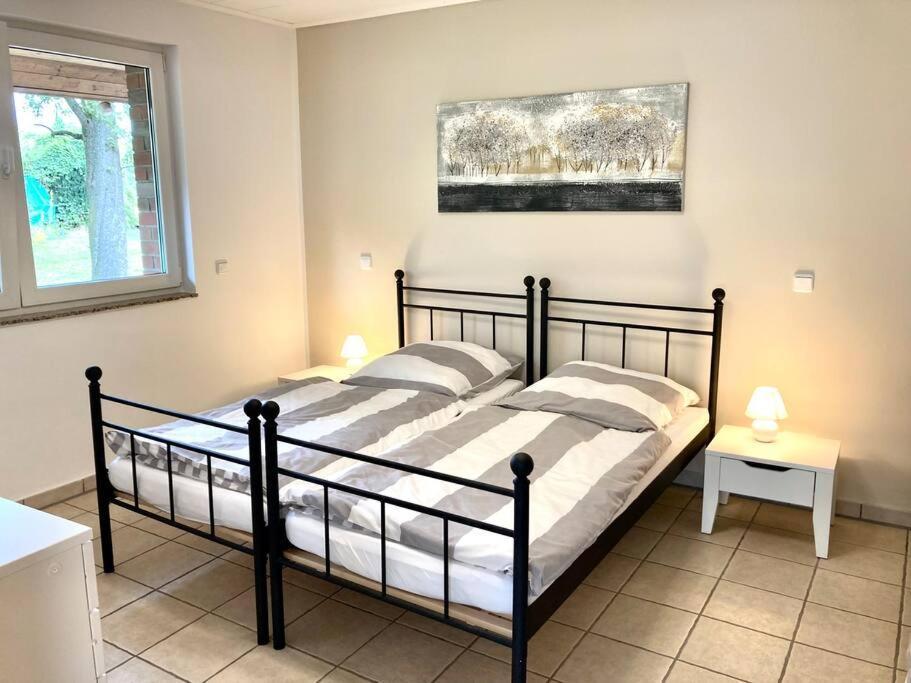 Helle Wohnung Mit Wintergarten - Nahe Ruhrgebiet Und Freizeitpark Movie Park Bottrop Bagian luar foto