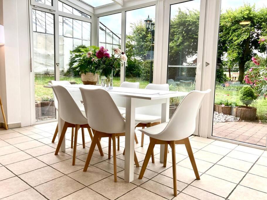 Helle Wohnung Mit Wintergarten - Nahe Ruhrgebiet Und Freizeitpark Movie Park Bottrop Bagian luar foto
