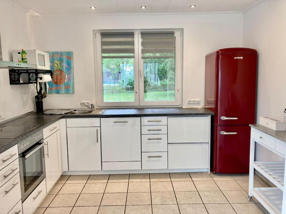 Helle Wohnung Mit Wintergarten - Nahe Ruhrgebiet Und Freizeitpark Movie Park Bottrop Bagian luar foto