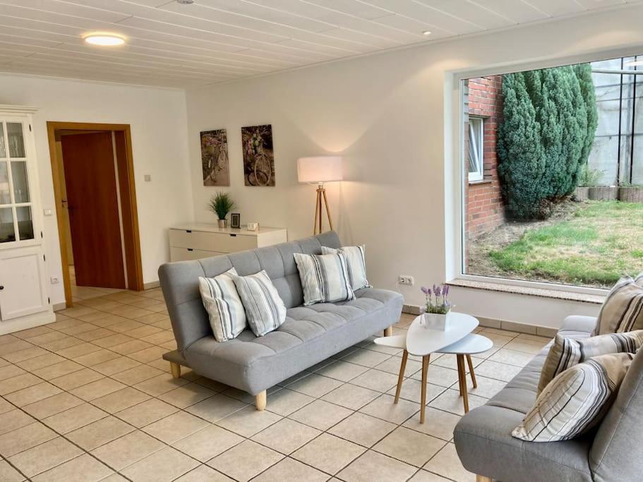 Helle Wohnung Mit Wintergarten - Nahe Ruhrgebiet Und Freizeitpark Movie Park Bottrop Bagian luar foto